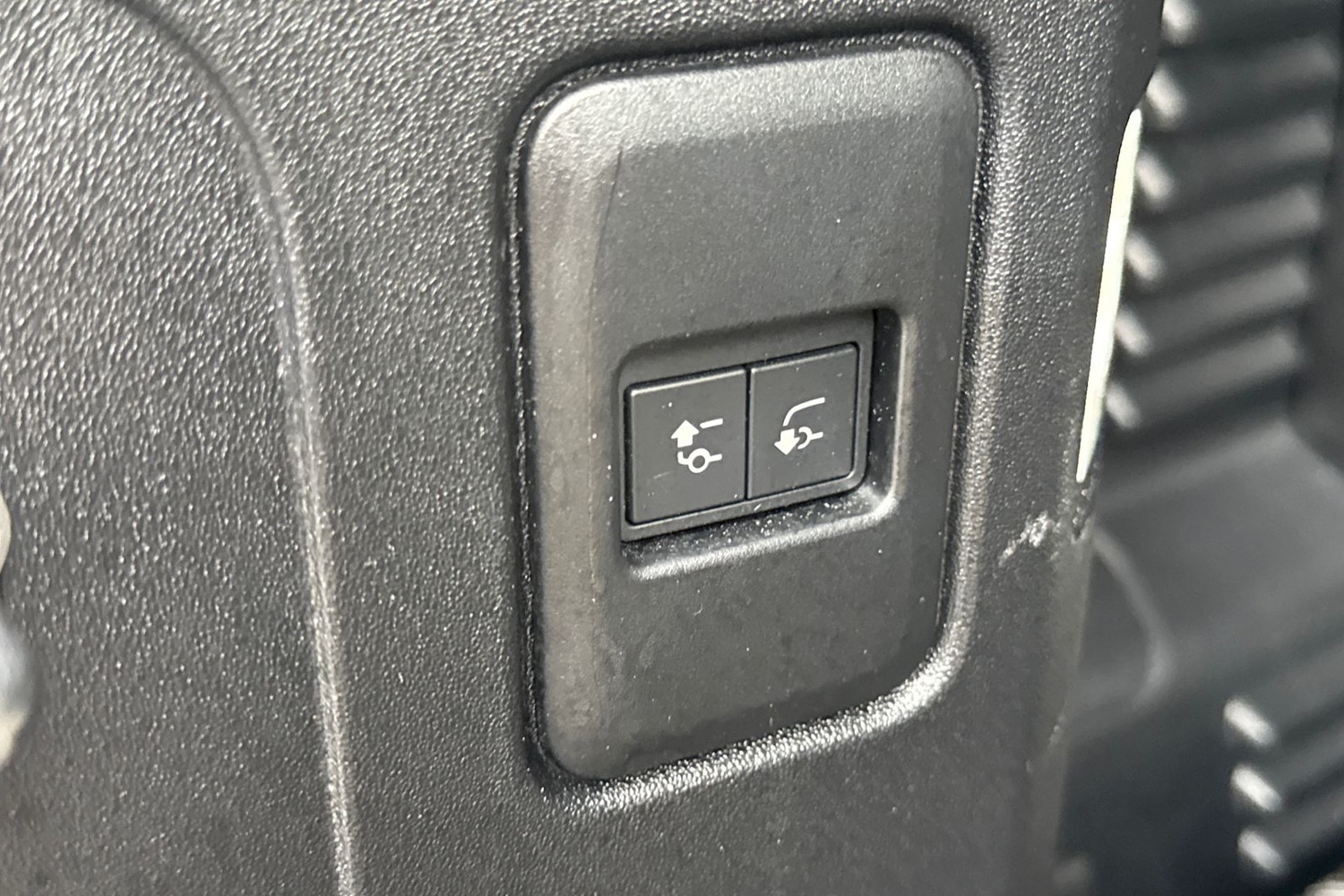 Used Land Rover Defender 2024 for sale - 77608257: Photo 28