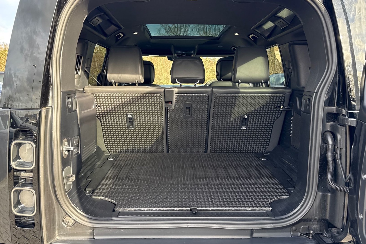 Used Land Rover Defender 2024 for sale - 77270511: Photo 11