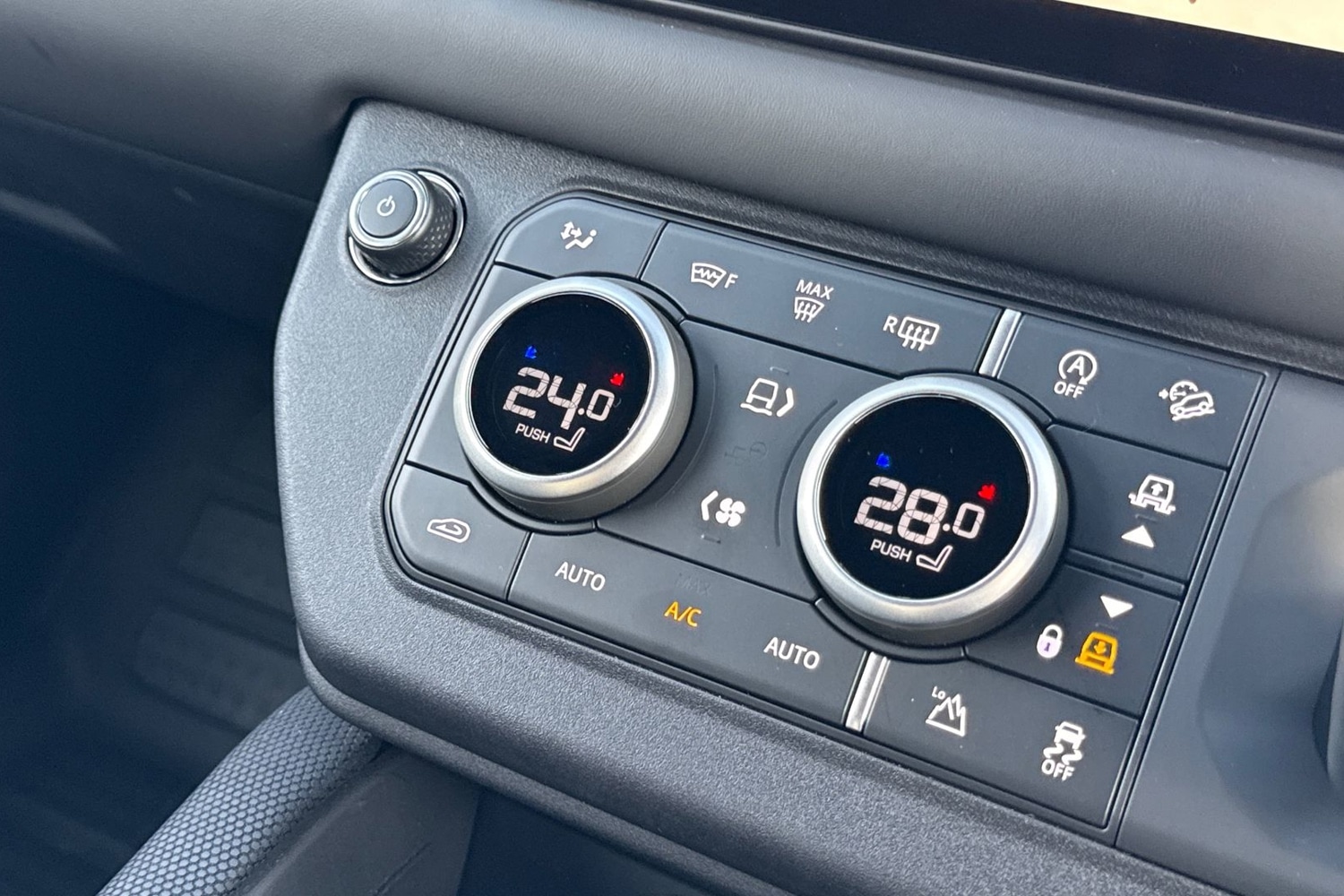 Used Land Rover Defender 2024 for sale - 77270511: Photo 23