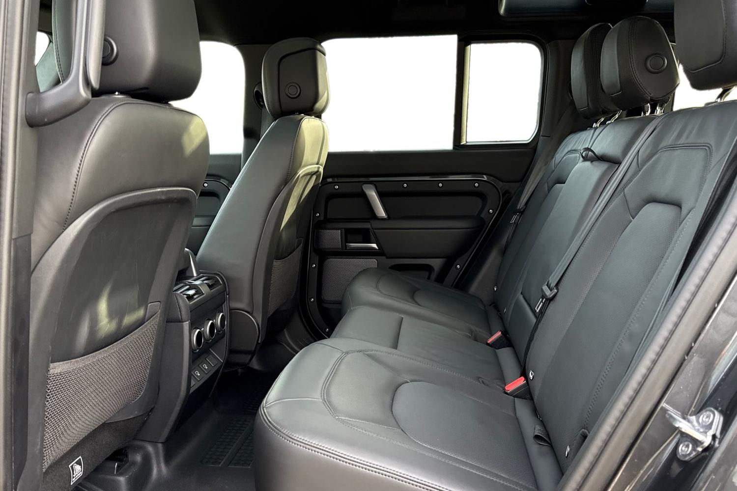 Used Land Rover Defender 2024 for sale - 77270511: Photo 4