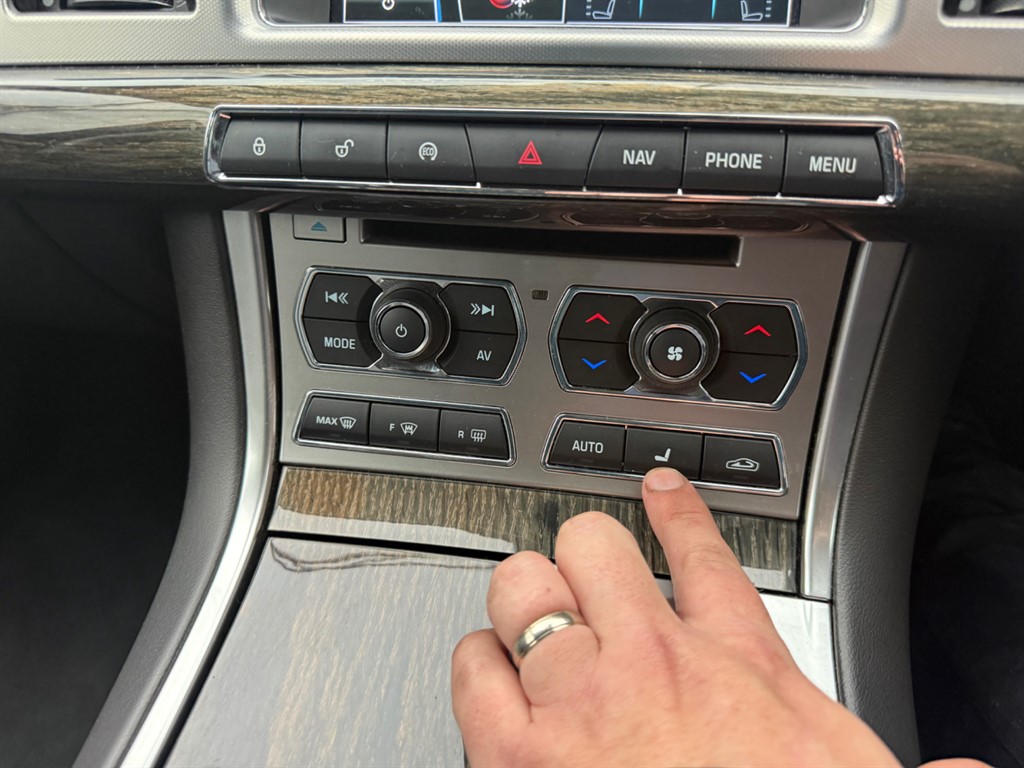 Used Jaguar XF 2015 for sale - 76922084: Photo 21