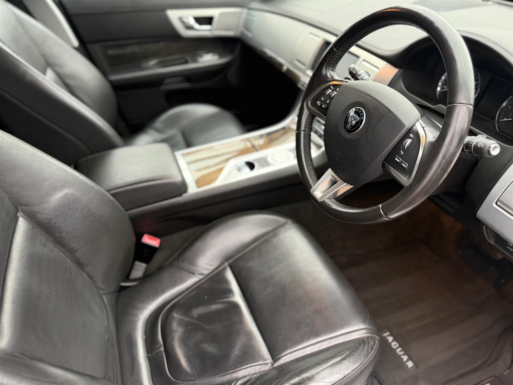 Used Jaguar XF 2015 for sale - 76922084: Photo 3