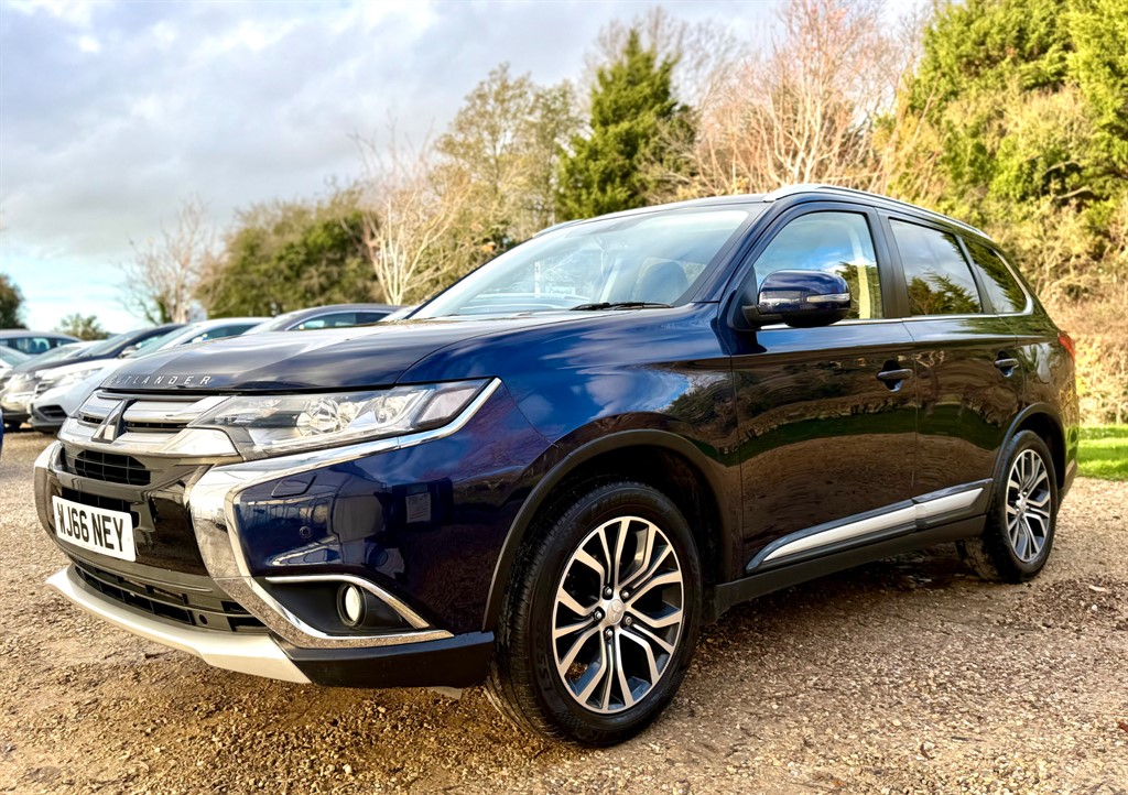 Used Mitsubishi Outlander 2016 for sale - 76915339: Photo 2
