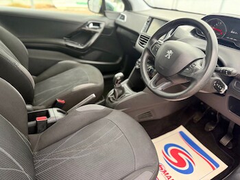 Used Peugeot 208 2013 for sale - 75355432: Photo