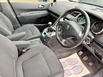 Used Peugeot 5008 2015 for sale - 79555536: Photo