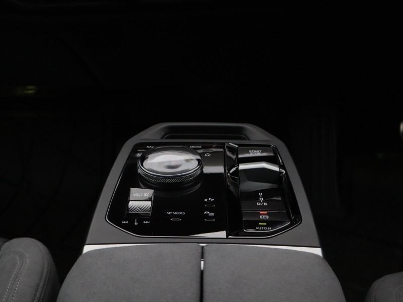 Used BMW iX 2025 for sale - 78042280: Photo 8