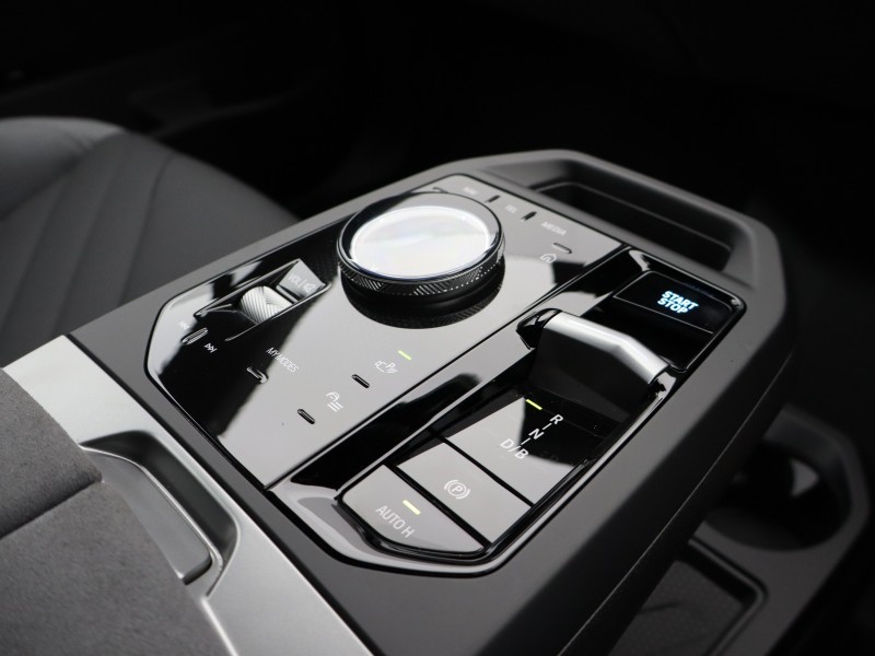 Used BMW iX 2025 for sale - 76982426: Photo 9