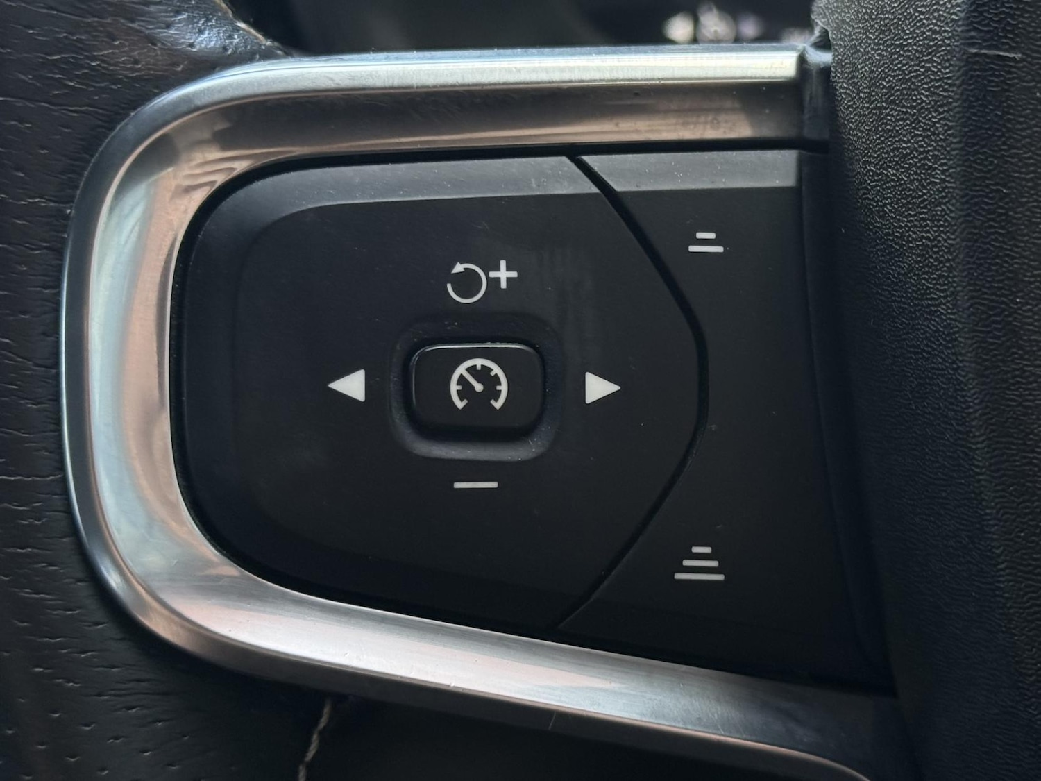 Used Volvo XC40 2019 for sale - 77525786: Photo 34