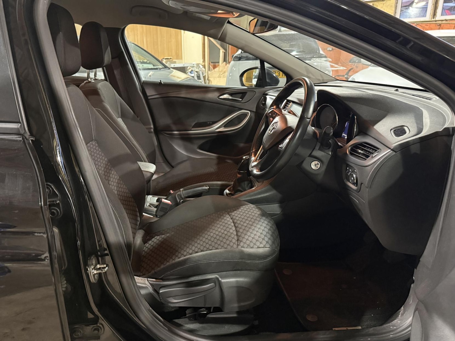 Used Vauxhall Astra 2017 for sale - 77207109: Photo 11