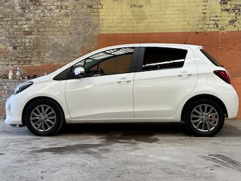 Used Toyota Yaris 2016 for sale - 75703033: Photo
