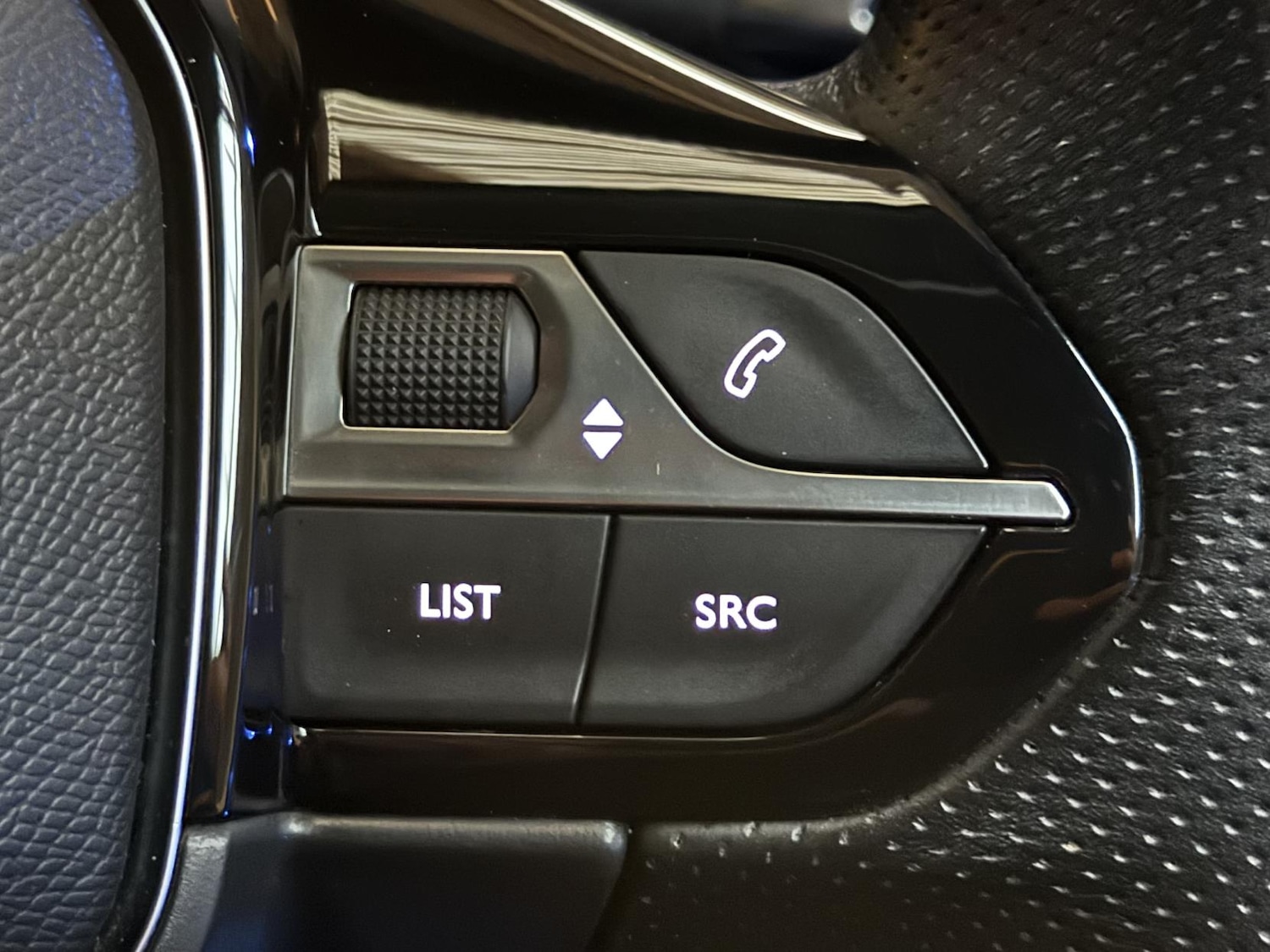 Used Peugeot 5008 2020 for sale - 76537003: Photo 31