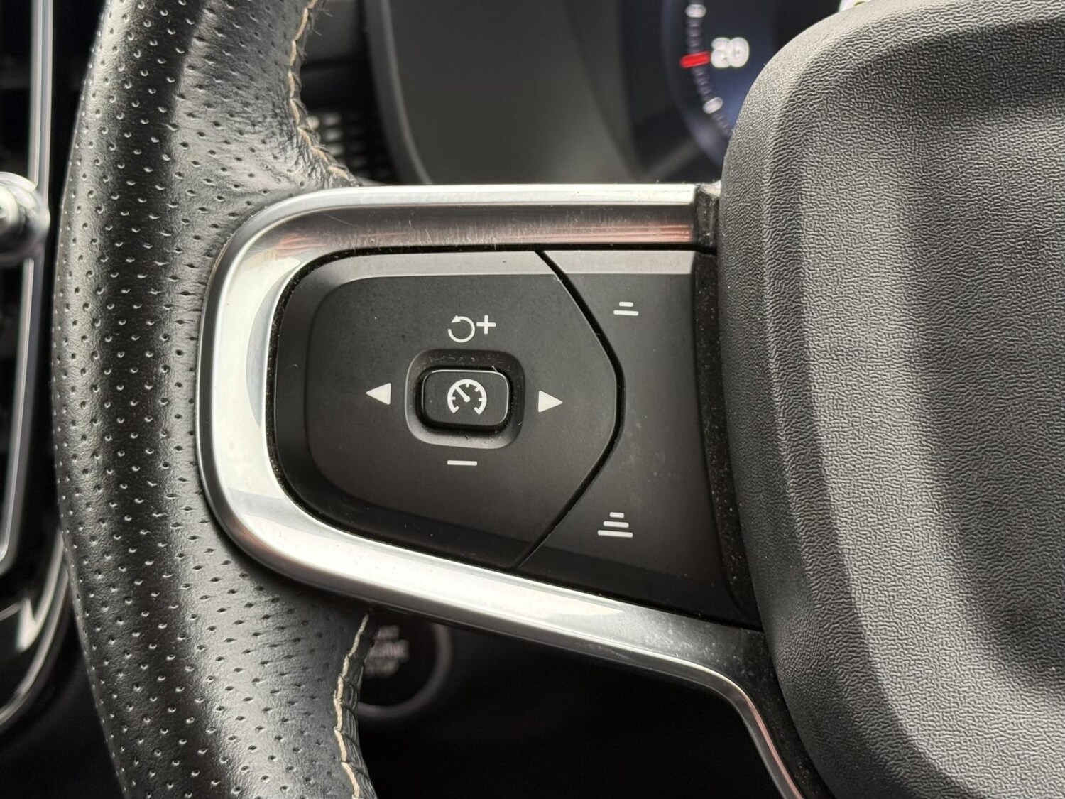 Used Volvo XC40 2021 for sale - 77525787: Photo 11