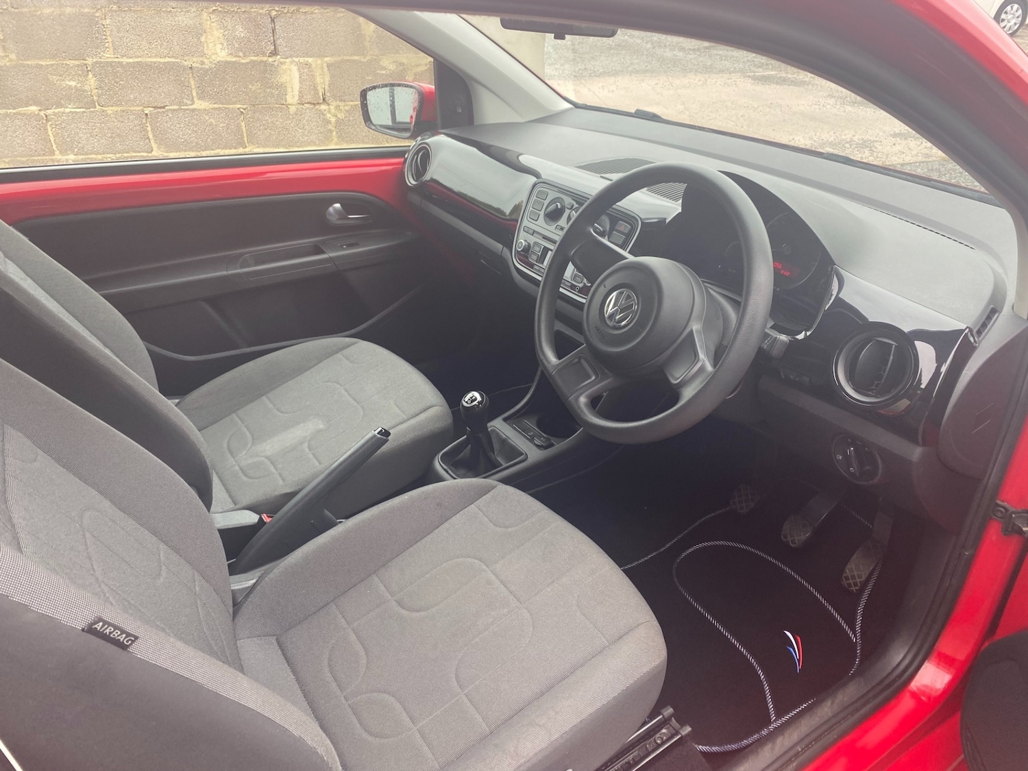 Used Volkswagen up! 2015 for sale - 76343044: Photo 3