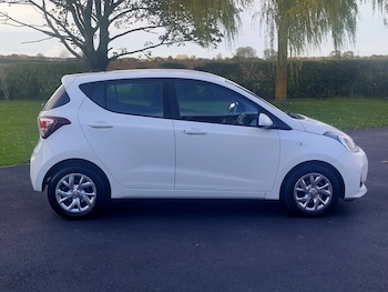 Used Hyundai i10 2017 for sale - 76566332: Photo