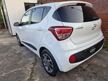 Used Hyundai i10 2018 for sale - 79440962: Photo