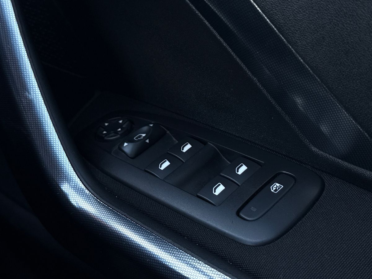 Used Peugeot 2008 2018 for sale - 76892434: Photo 18