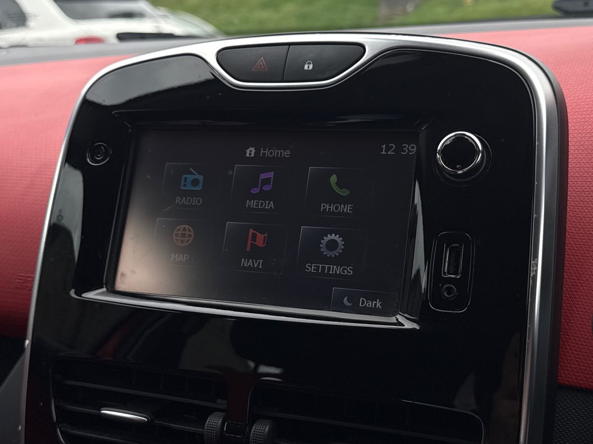 Used Renault Clio 2015 for sale - 76588844: Photo 10