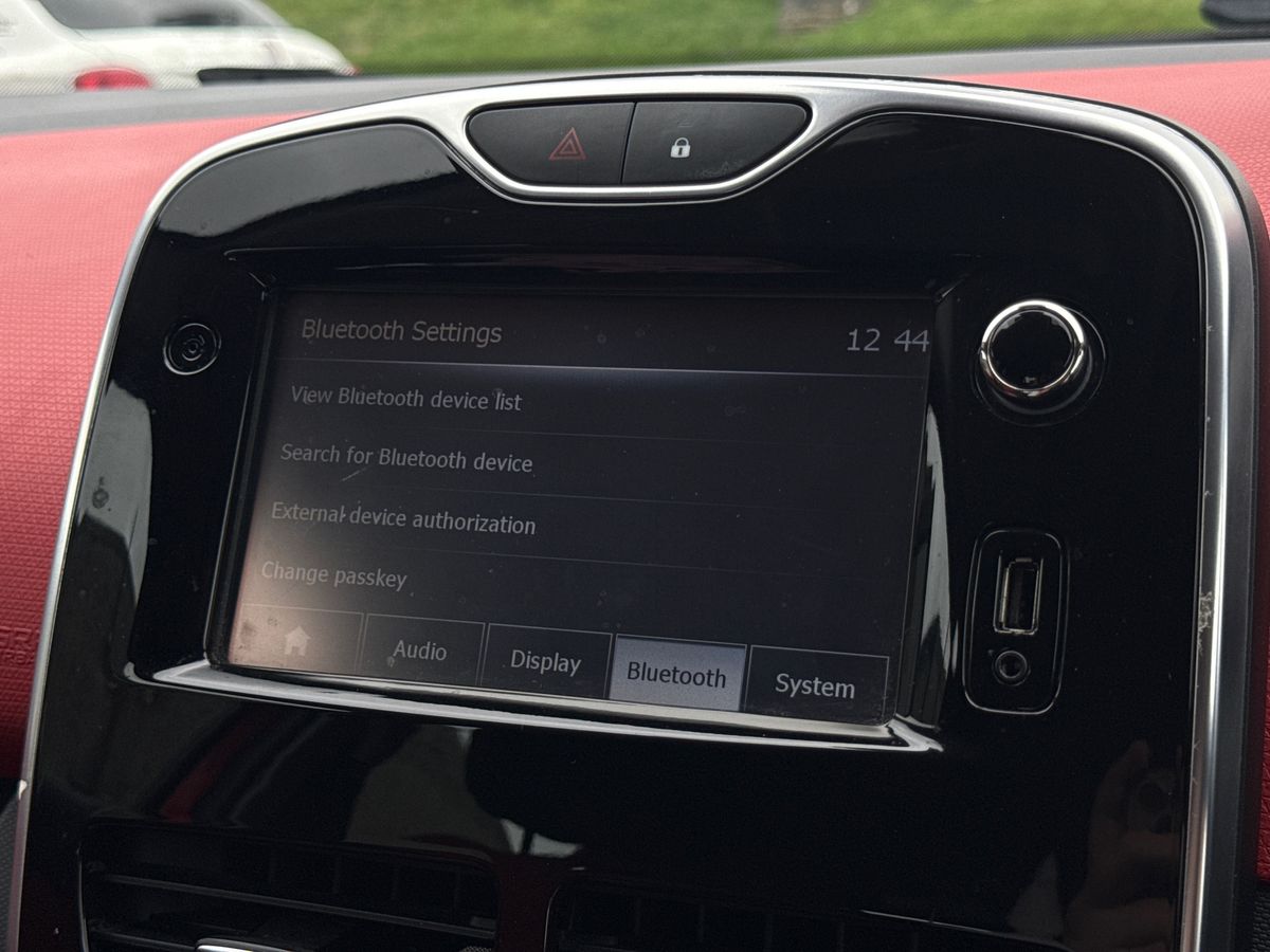 Used Renault Clio 2015 for sale - 76588844: Photo 32