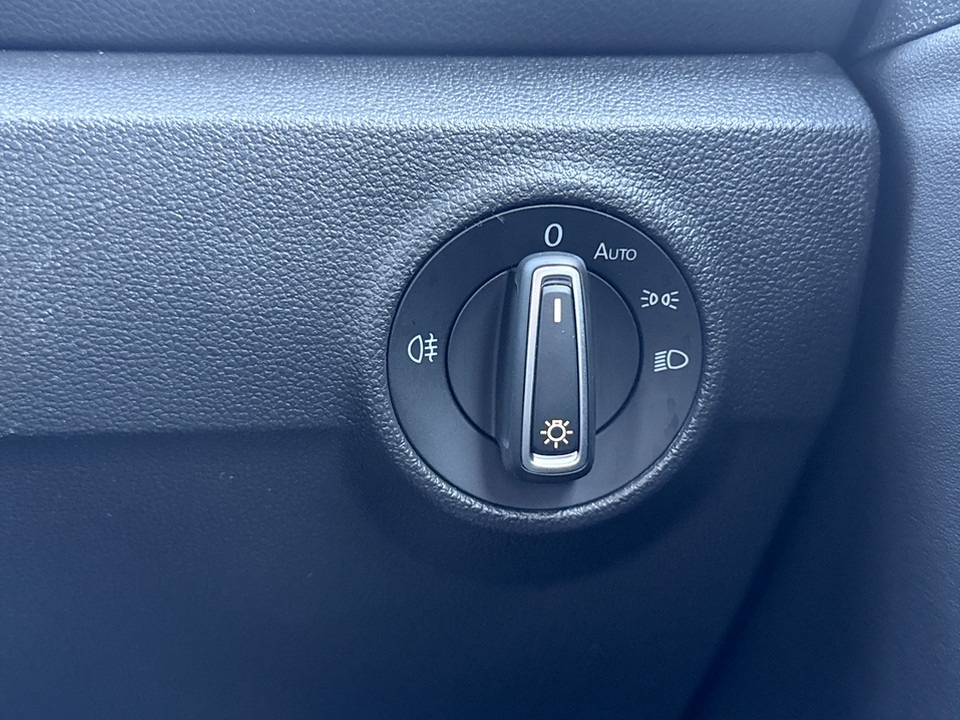 Used Volkswagen T-Roc 2023 for sale - 77604191: Photo 29