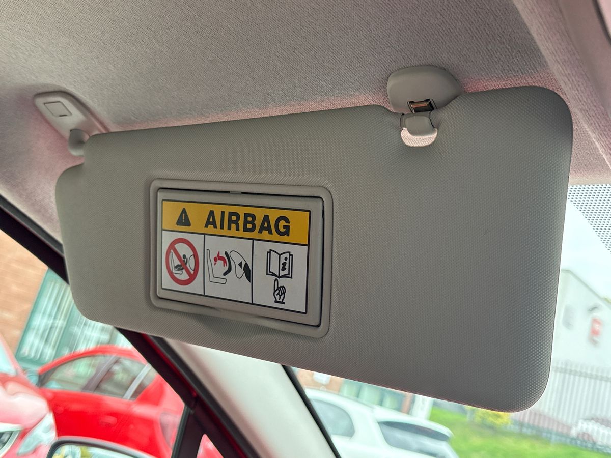 Used Renault Clio 2015 for sale - 76462301: Photo 28