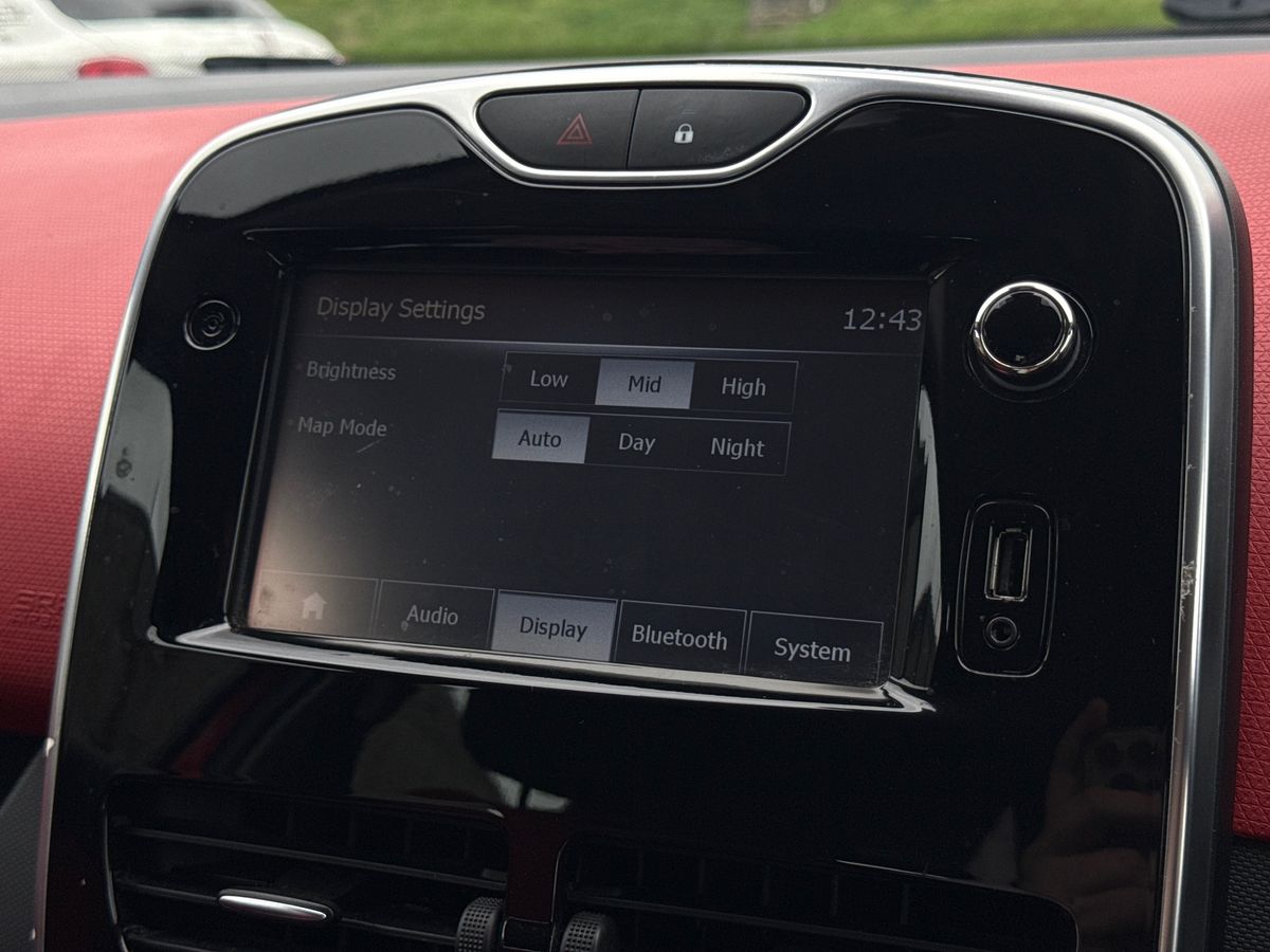 Used Renault Clio 2015 for sale - 76462301: Photo 31