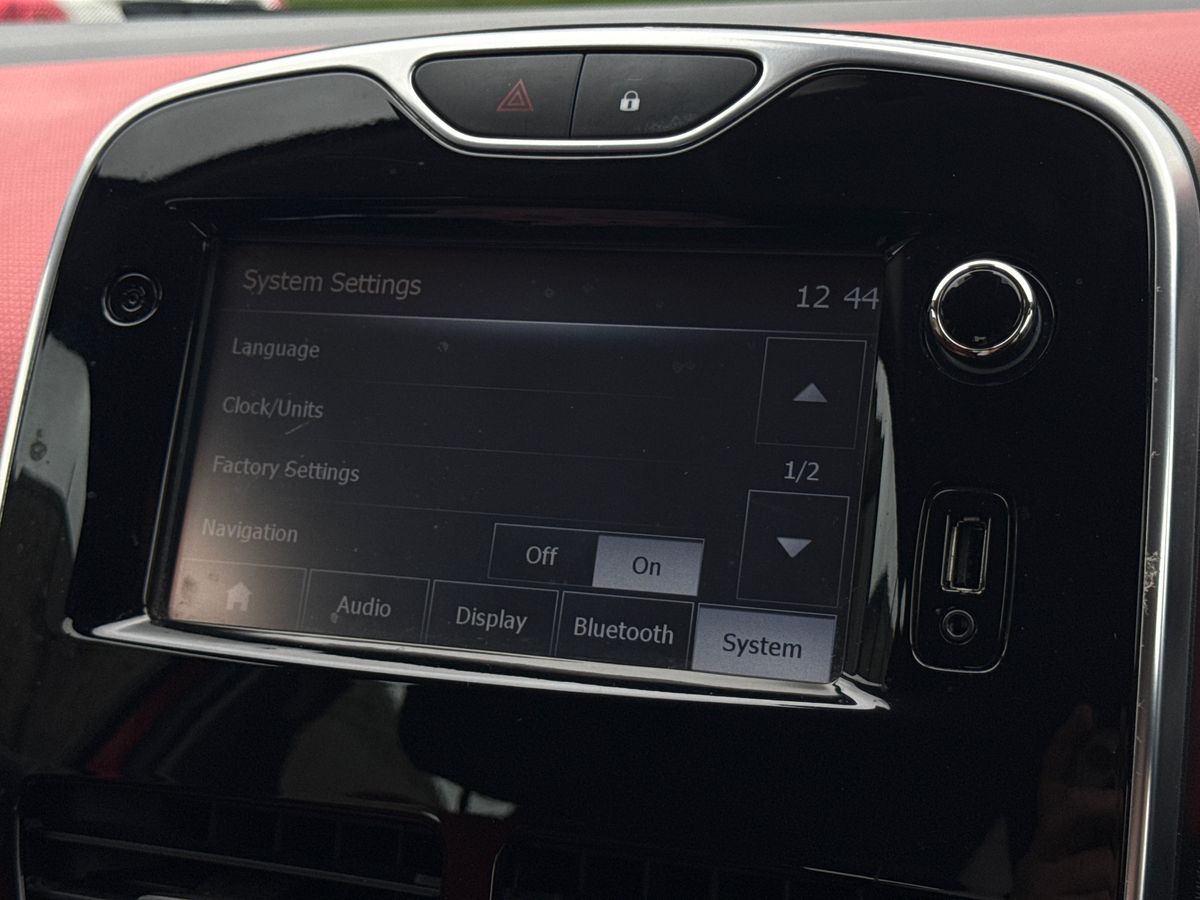 Used Renault Clio 2015 for sale - 76462301: Photo 33