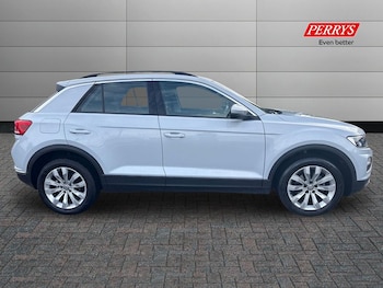 Used Volkswagen T-Roc 2018 for sale - 76330695: Photo