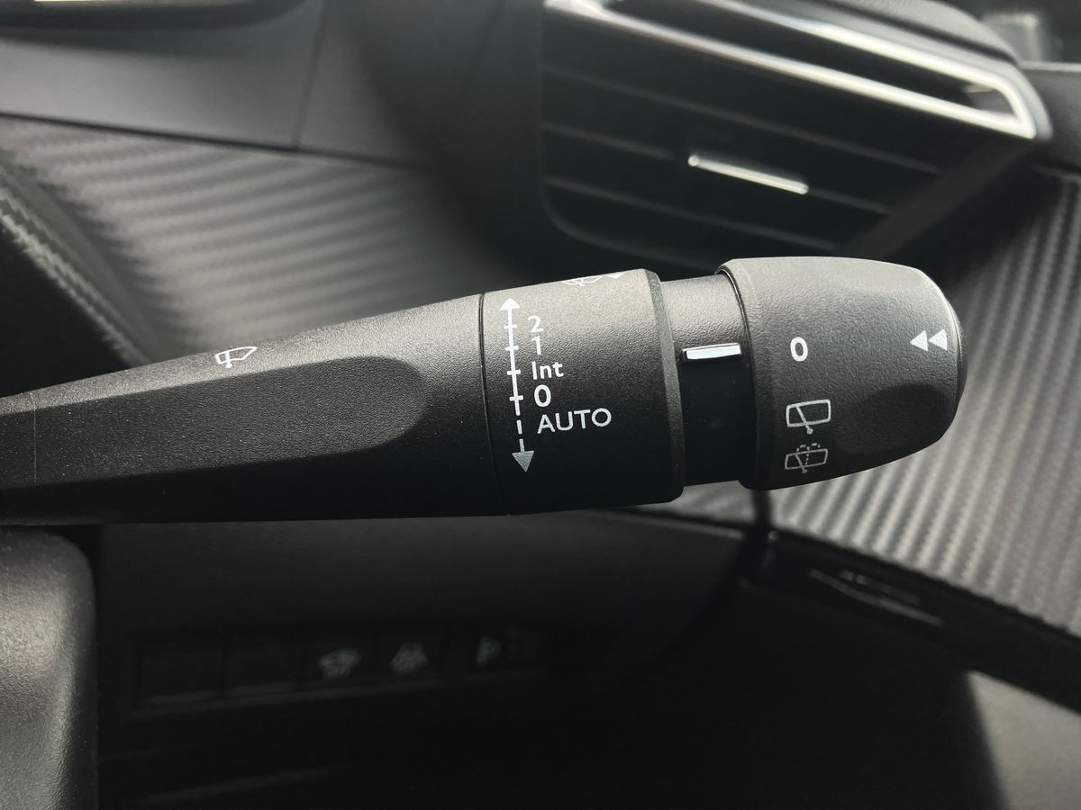 Used Peugeot 2008 2022 for sale - 76736032: Photo 32