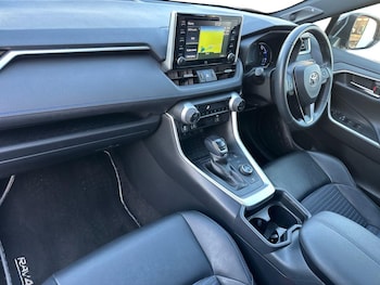 Used Toyota RAV4 2020 for sale - 76121365: Photo 2