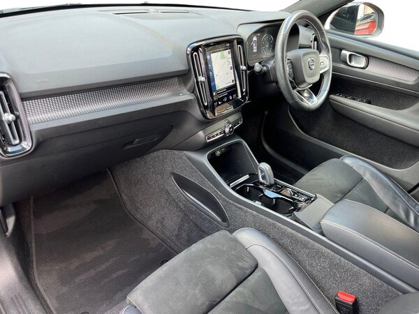 Used Volvo XC40 2021 for sale - 76084901: Photo 2