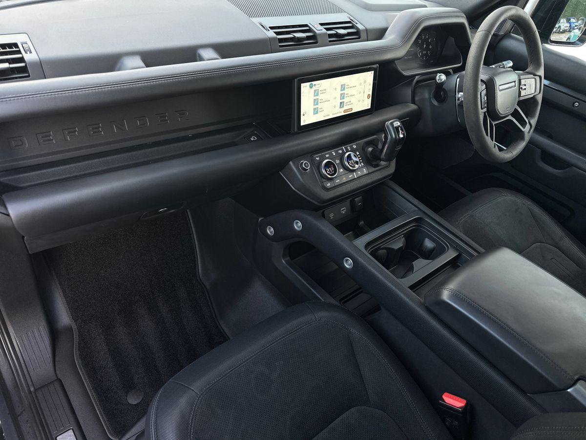Used Land Rover Defender 2022 for sale - 77807607: Photo 2