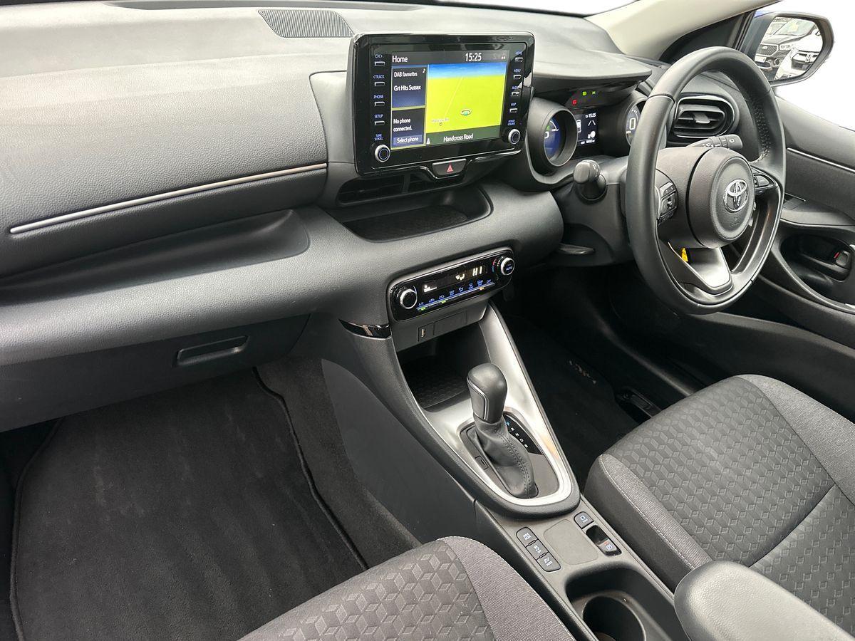 Used Toyota Yaris 2023 for sale - 77098020: Photo 2