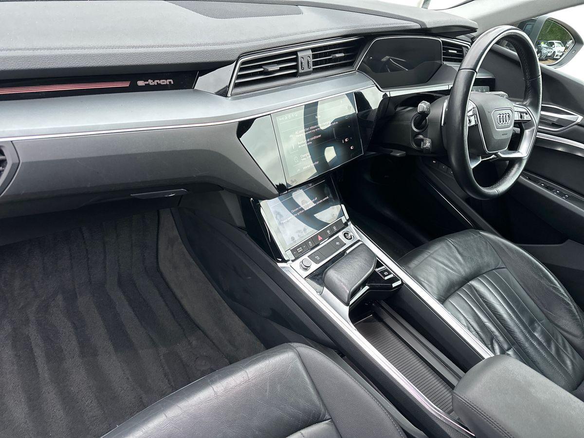Used Audi e-tron 2021 for sale - 77156175: Photo 2