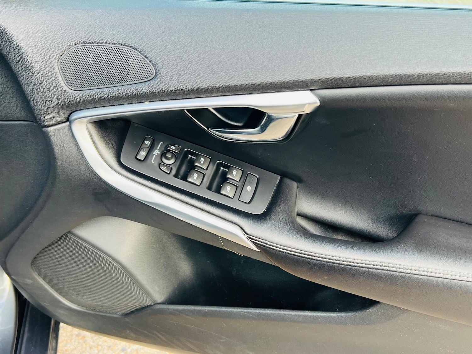 Used Volvo V40 for sale - 77267071: Photo 15