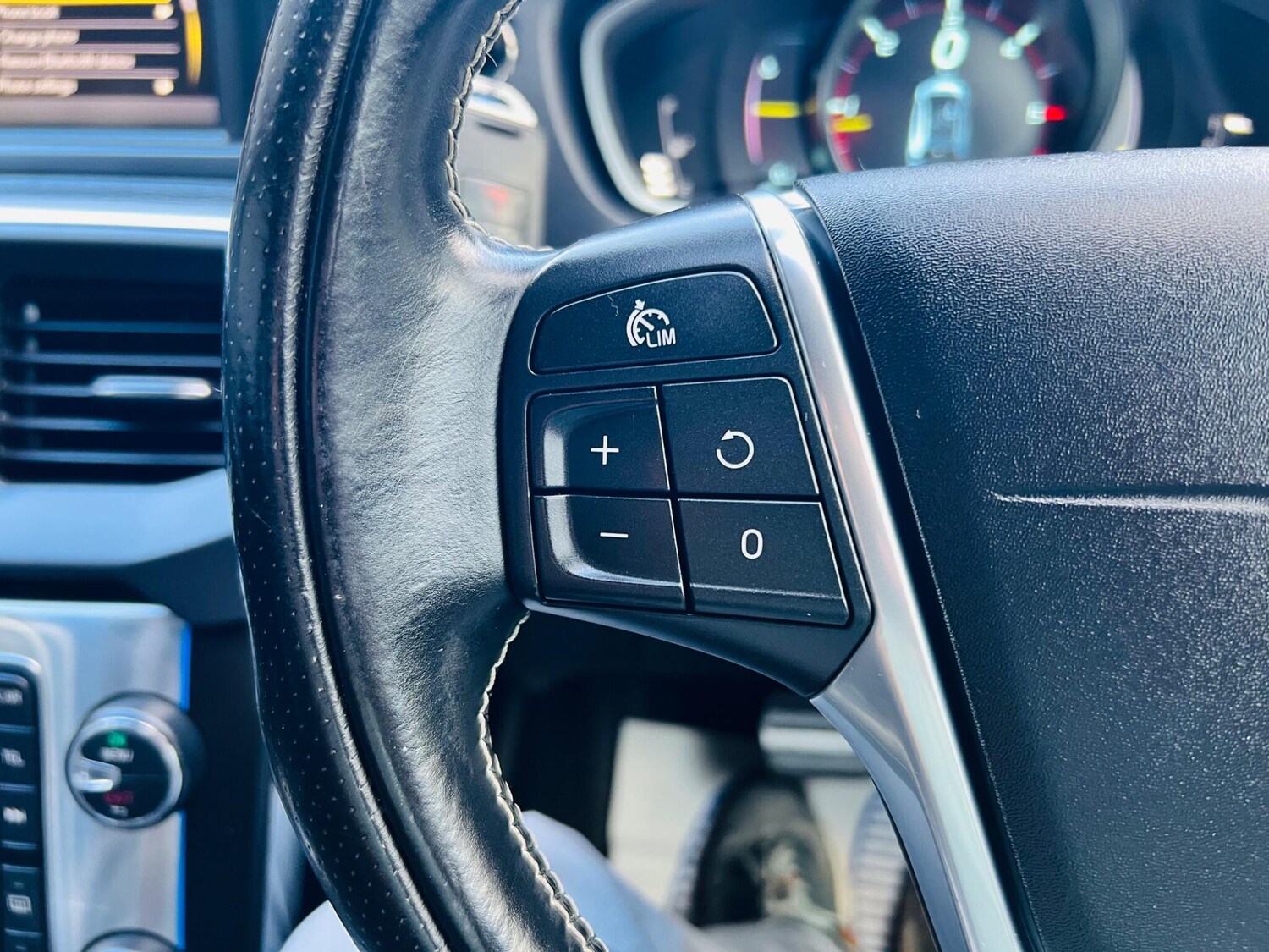 Used Volvo V40 for sale - 77267071: Photo 34