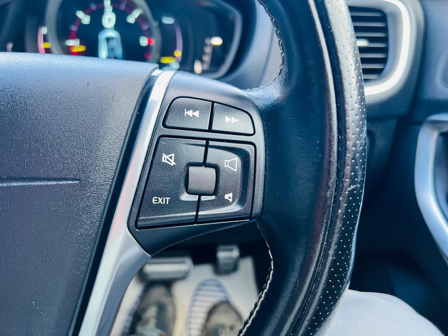 Used Volvo V40 for sale - 77267071: Photo 38