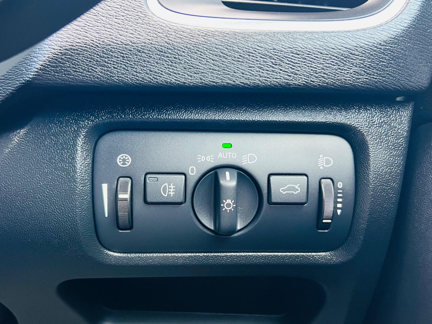 Used Volvo V40 for sale - 77267071: Photo 41