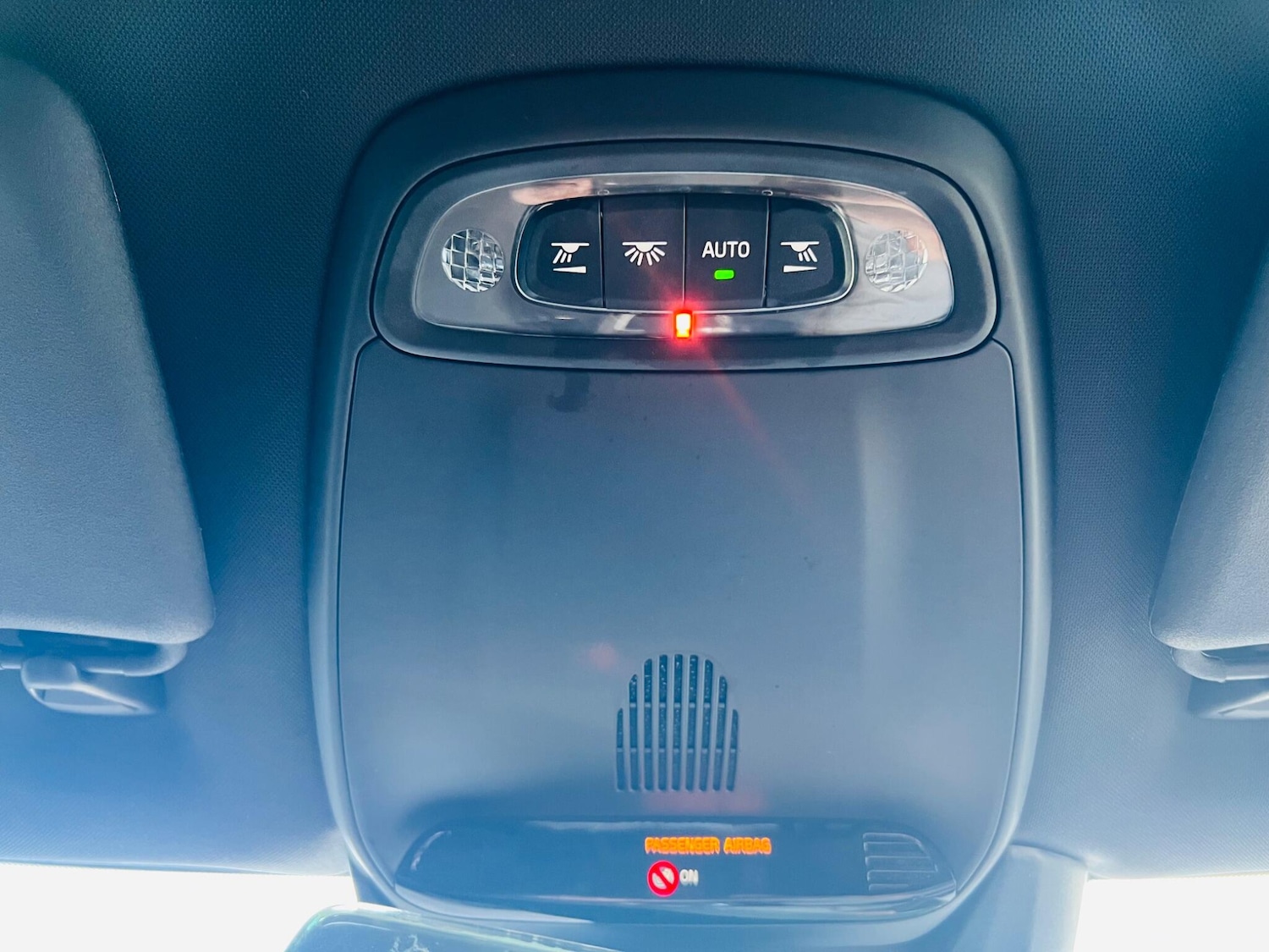 Used Volvo V40 for sale - 77267071: Photo 43