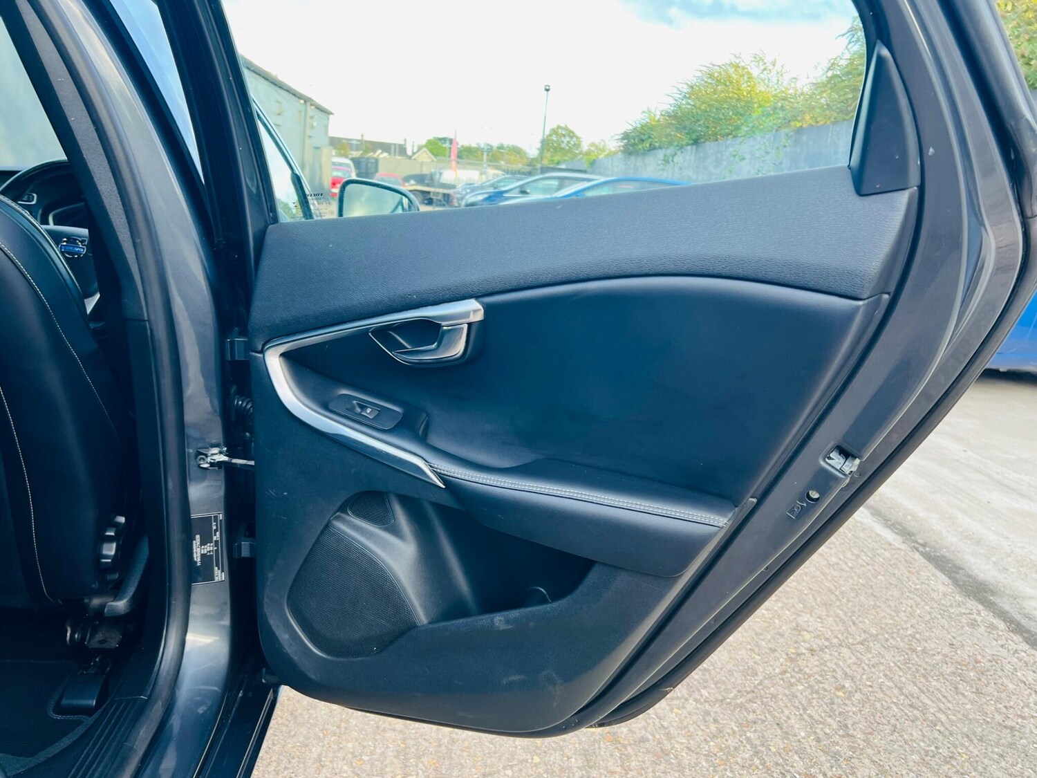 Used Volvo V40 for sale - 77267071: Photo 46