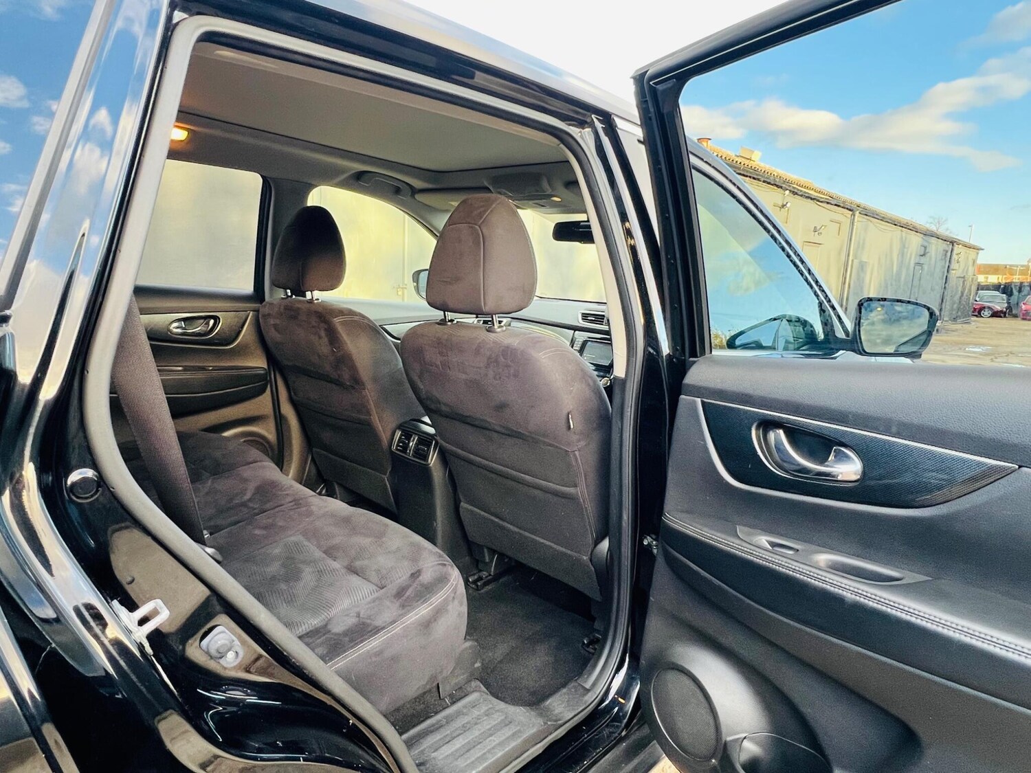 Used Nissan X-Trail for sale - 77267215: Photo 35