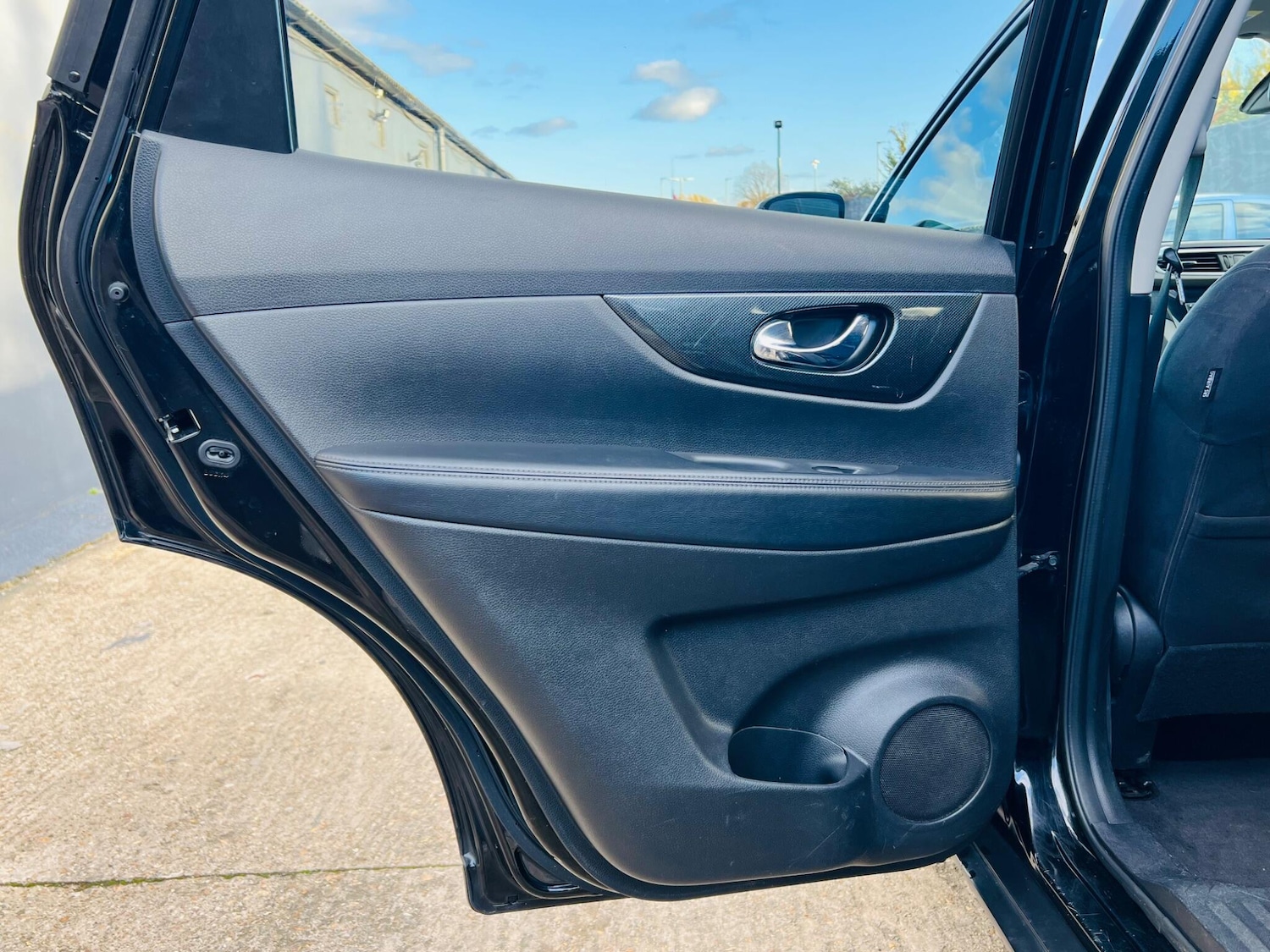 Used Nissan X-Trail for sale - 77267215: Photo 39