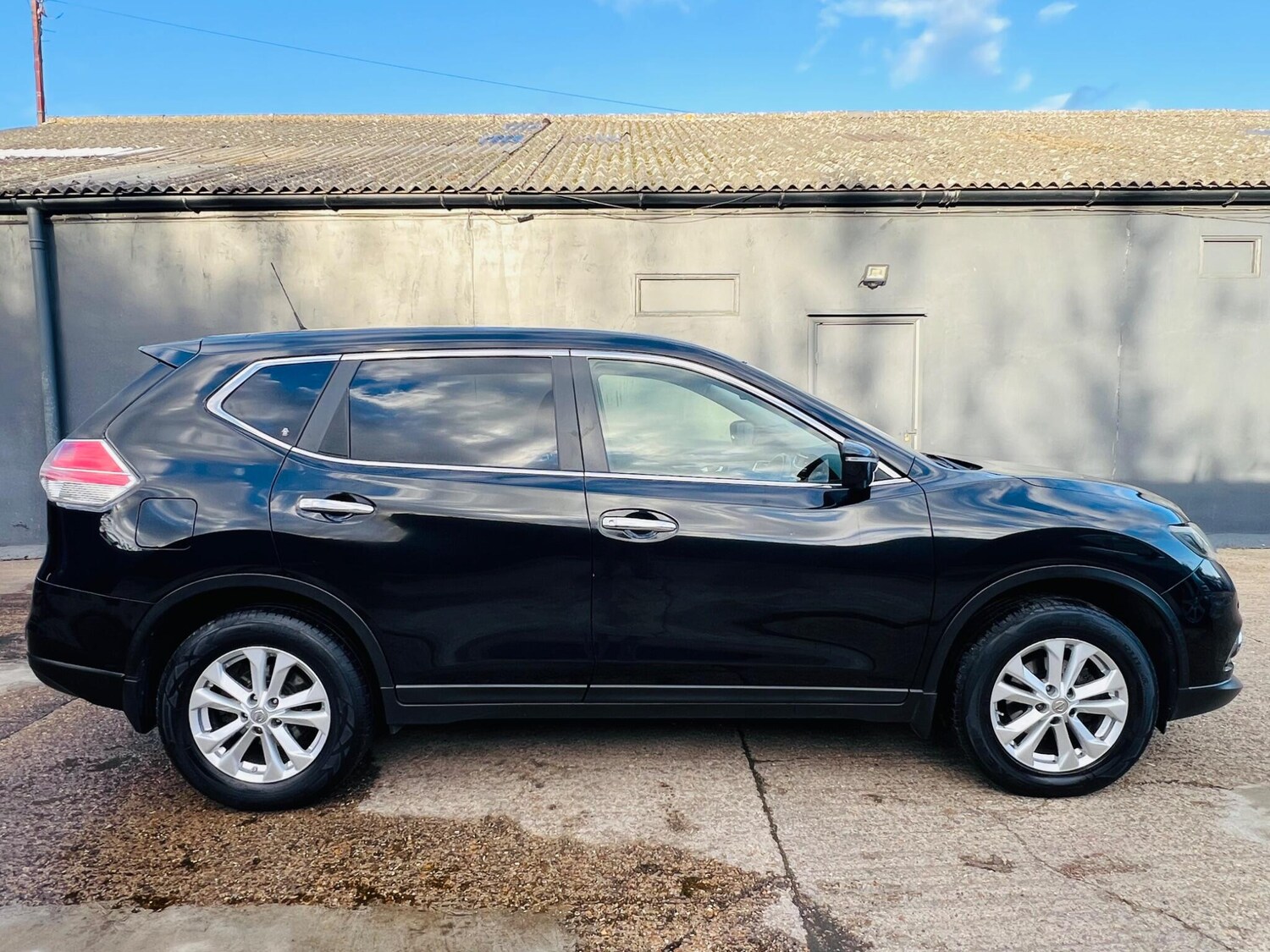 Used Nissan X-Trail for sale - 77267215: Photo 41