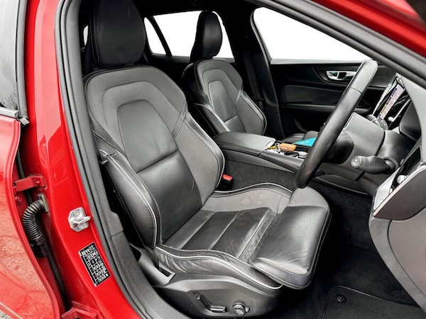 Used Volvo V60 2021 for sale - 76320161: Photo 4