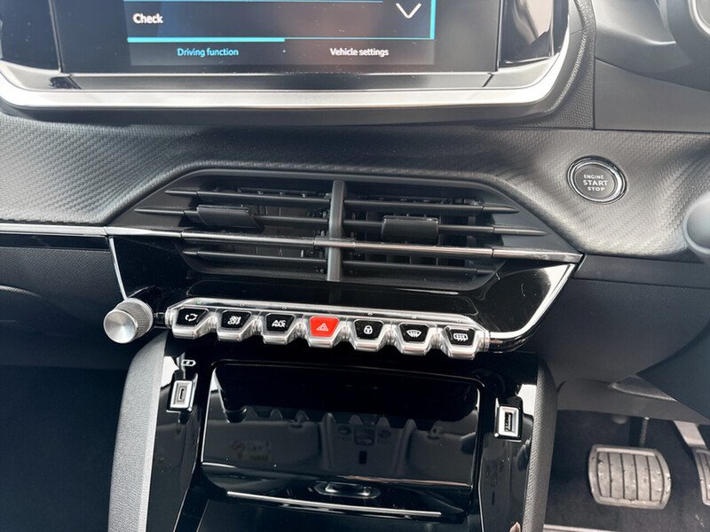 Used Peugeot E-2008 2022 for sale - 77622006: Photo 18