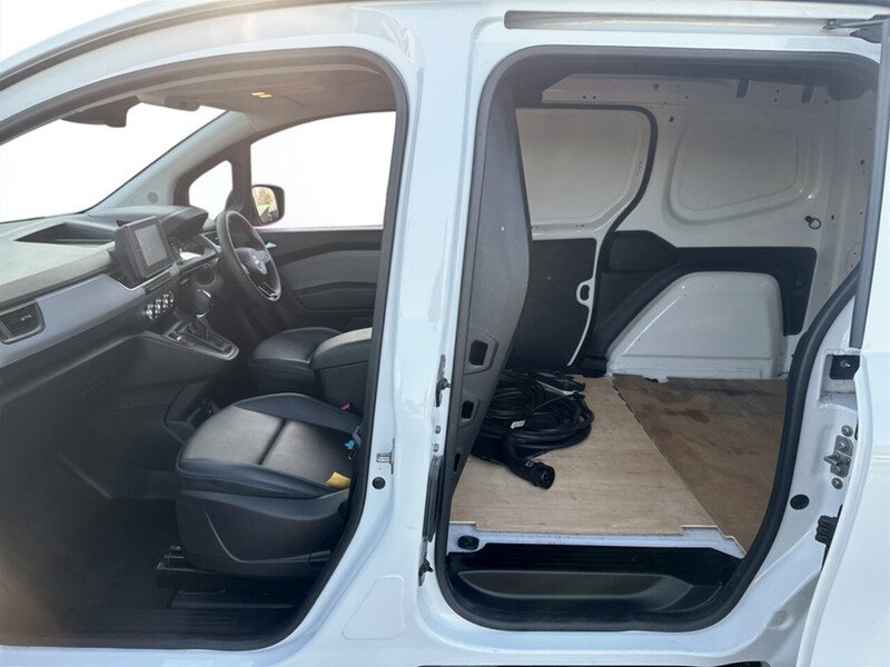 Used Nissan Other 2023 for sale - 77990161: Photo 12