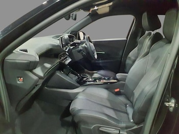 Used Peugeot E-2008 2021 for sale - 77370267: Photo