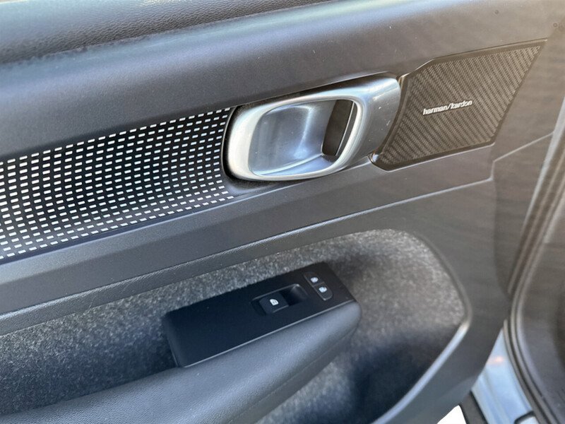 Used Volvo XC40 2020 for sale - 76663657: Photo 33