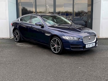 Used Jaguar XE 2017 for sale - 79314137: Photo