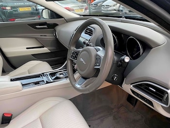 Used Jaguar XE 2017 for sale - 79314137: Photo
