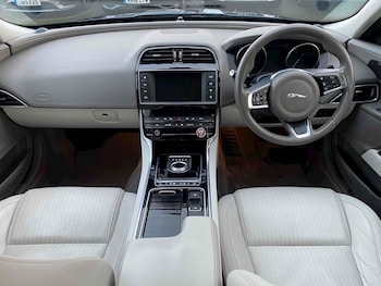 Used Jaguar XE 2017 for sale - 79314137: Photo